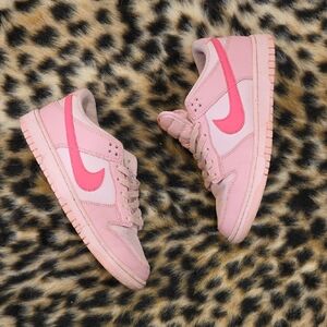 Nike Women's Light Pink and Hot Pink Sneakers